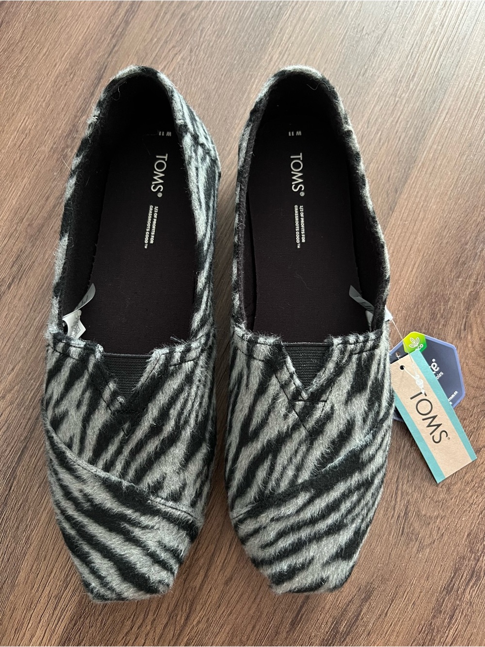 TOMS Fuzzy Zebra Print Slip-Ons Moccasins Shoes in Black & Gray Women’s Sz 11